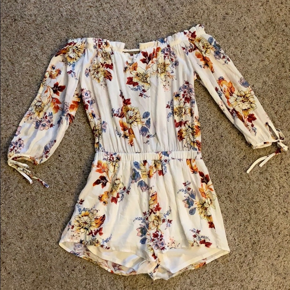 Cute floral romper!